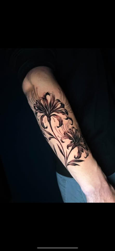 Spider Lilies — Black & Grey one-day session by Oscar Arce