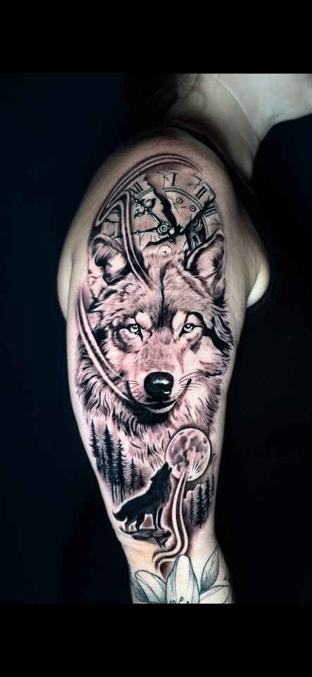 Wolf & Clock — Black & Grey one-day session by Oscar Arce
