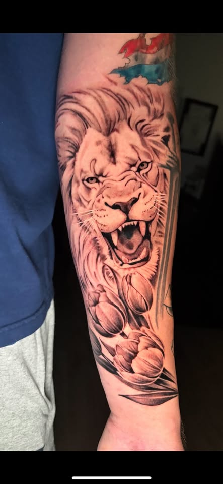 Roaring Lion — Black & Grey one-day session by Oscar Arce